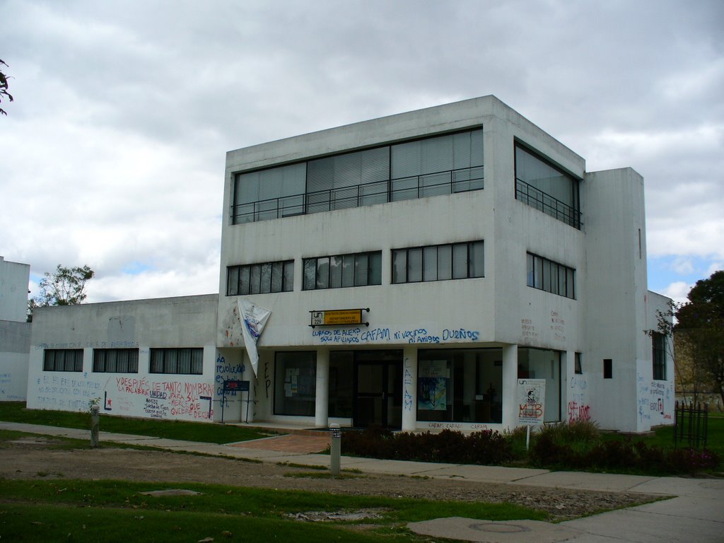 Edificio Departamento de Lenguas Extranjeras by Jorge Avilán Dávila