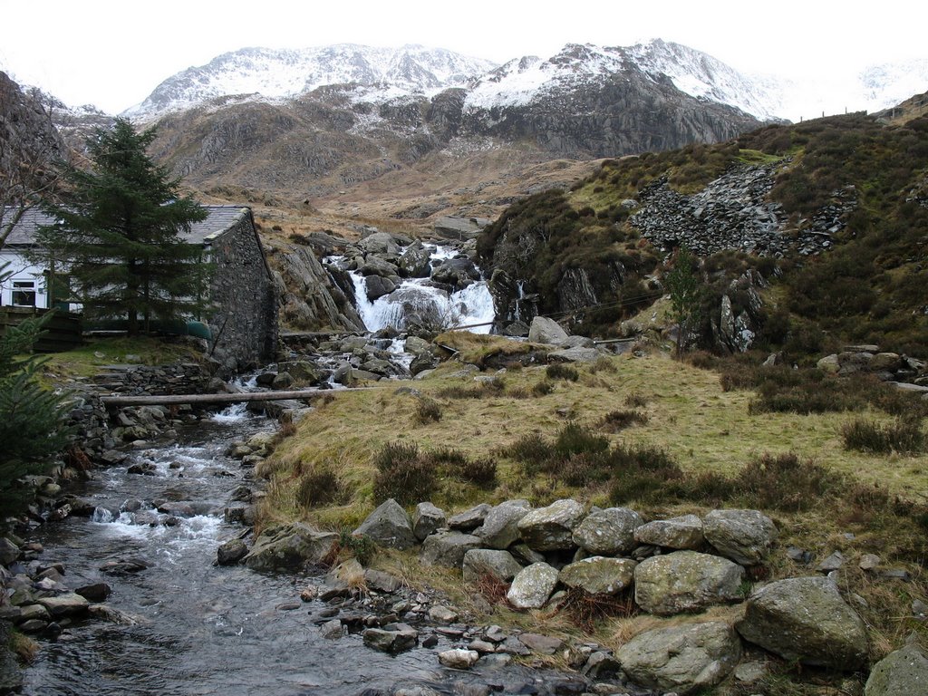 Mountains & river at the top of the road pass at Capel Curig by fotokönig