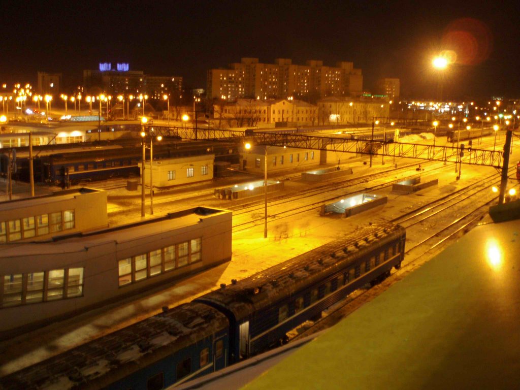 Platforms in the evening by Demax