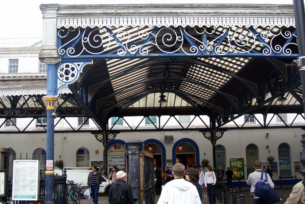 Brighton - Brighton Rail Station - View North by txllxt