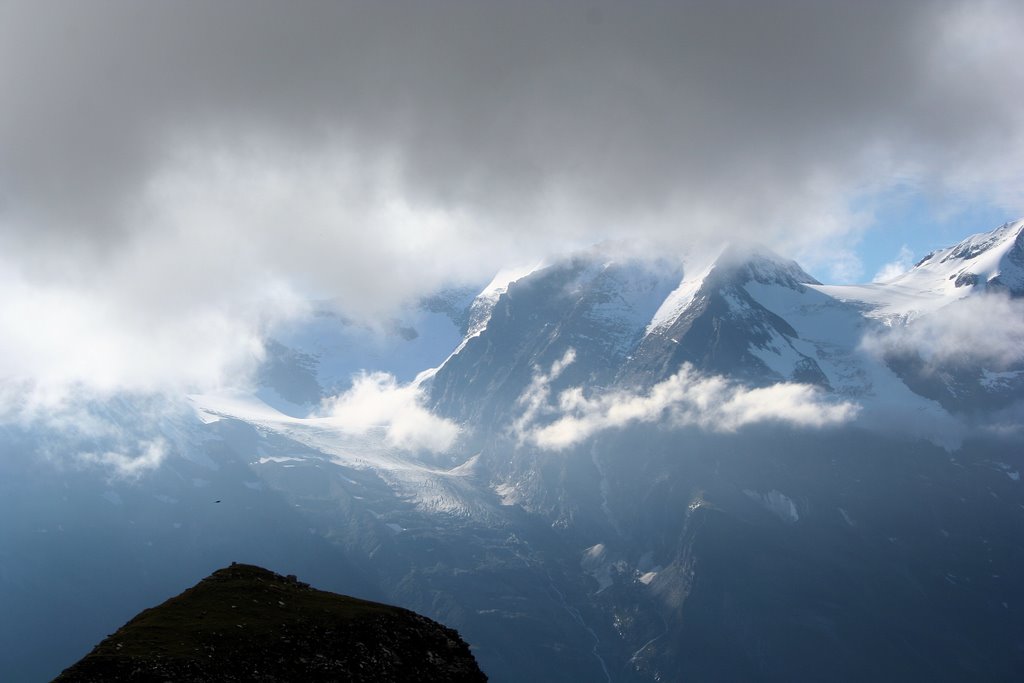 Frantz Josephs hoehe gegenüber Gross Glockner by rudy mortensen