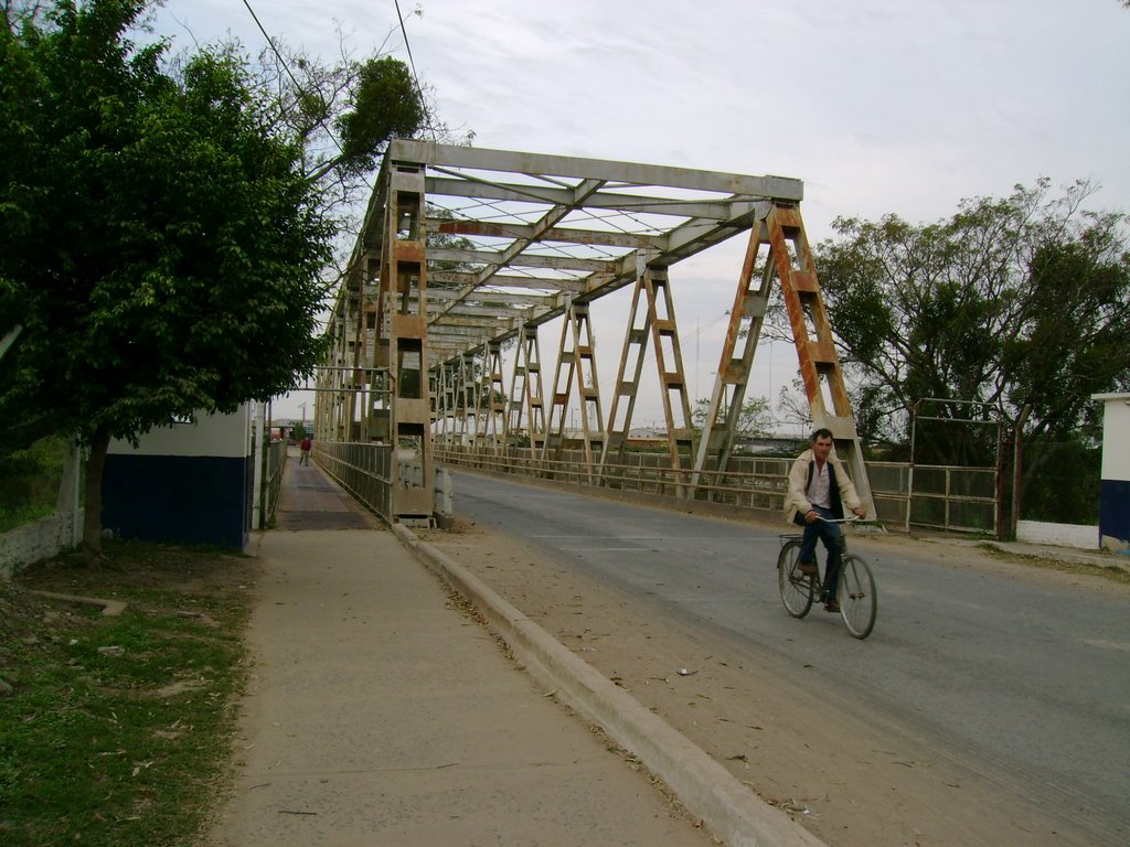 Puente Internacional San Ignacio de Loyola by Mariano Penayo