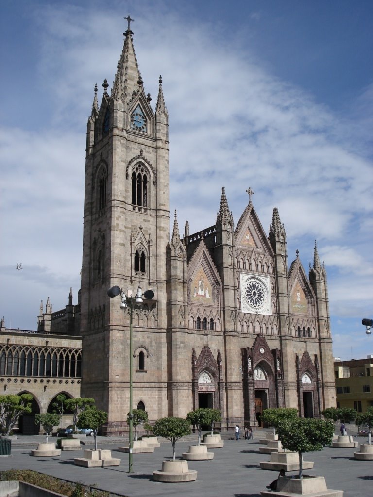 Templo Expiatorio by Guillermo Sánchez O.