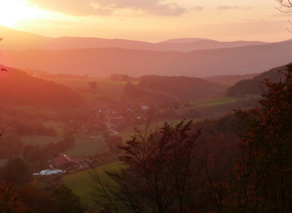 Abendlicht über Asbach, vom Aussichtspunkt an der Ruine Altenstein gsehen by bsabarny