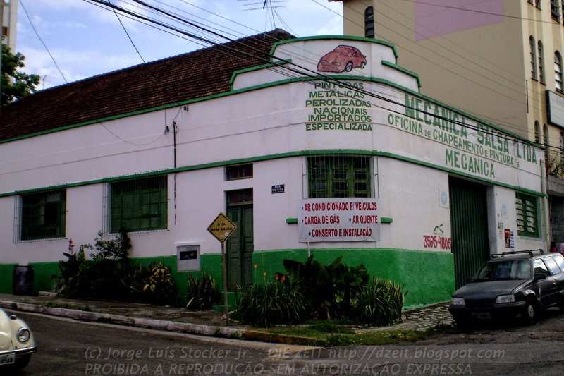 Antigo prédio industrial ainda em uso em Novo Hamburgo (RS) by Jorge Luís Stocker Jr [thesapox]