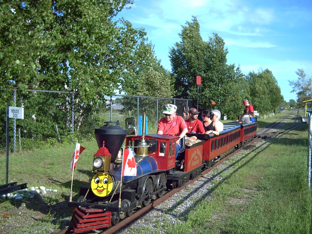 North Bay Miniature Train by cacamole