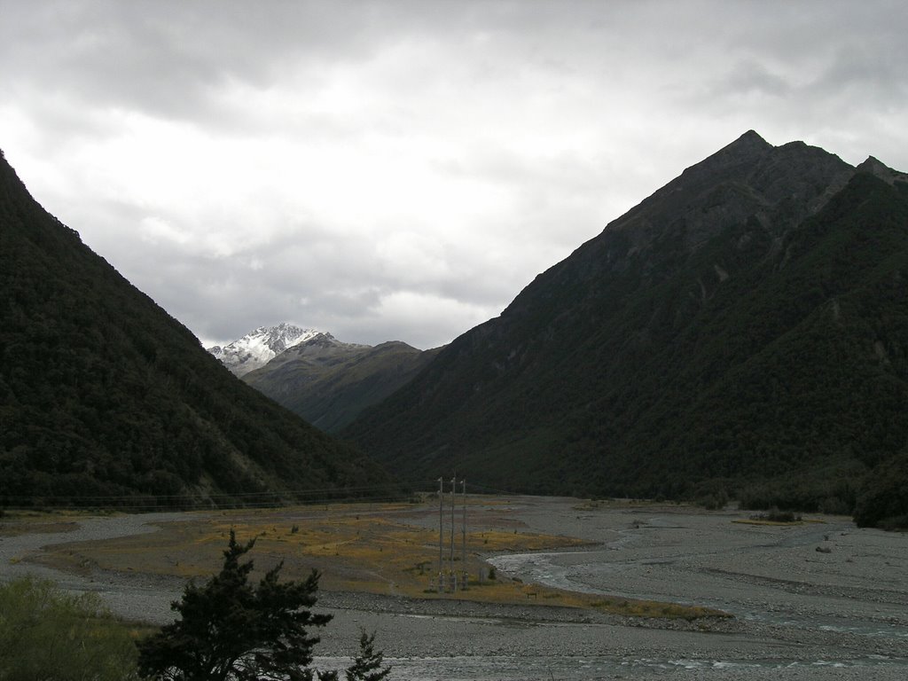 Mount Horrible guarding Waimakariri River valley by Tomas K☼h☼ut