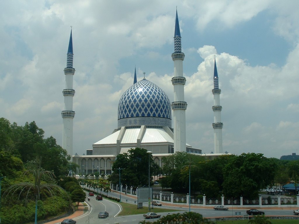 Sultan Salahuddin Abdul Aziz Shah Moschee by Bernhard Baeck