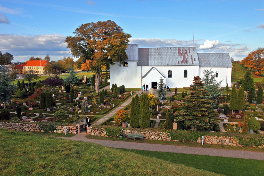 Jelling Kirke by Finn Lyngesen flfoto.dk