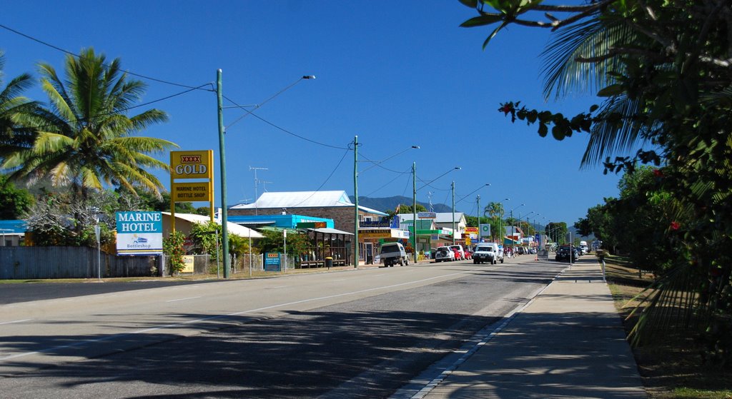 Cardwell - main street and highway by Jan Hasselberg