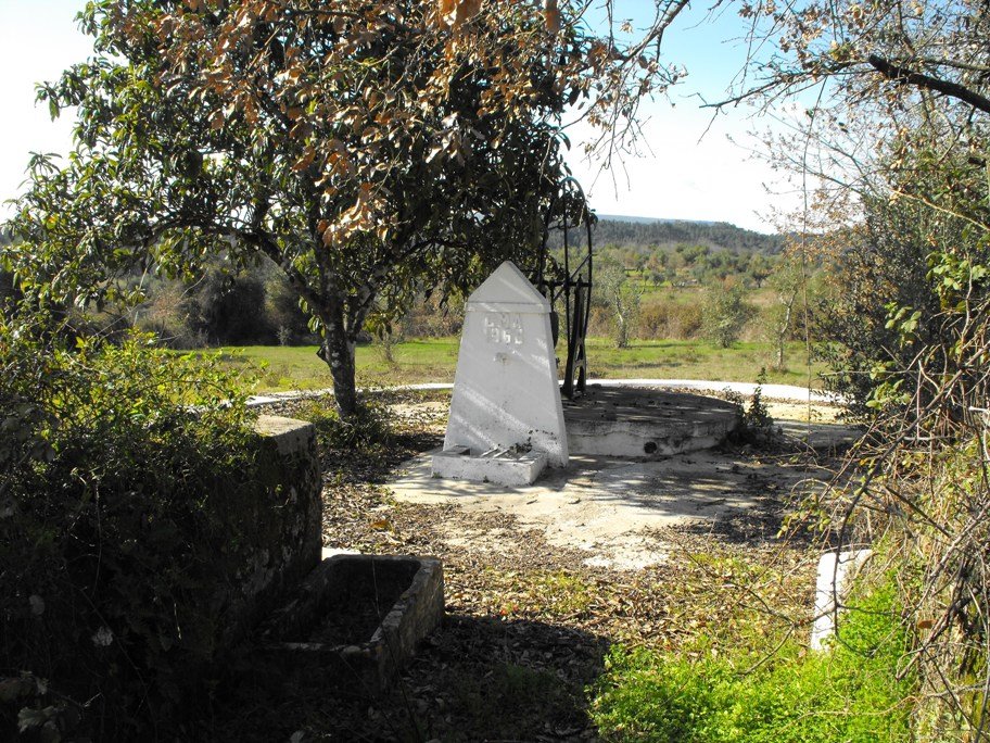 Fonte com bomba de roda em Jordões by Municipio de Alvaiazere