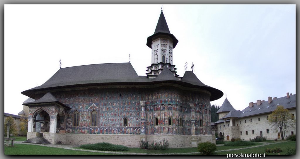 La Chiesa del monastero di Sucevita - Romania by Oliviero Masseroli