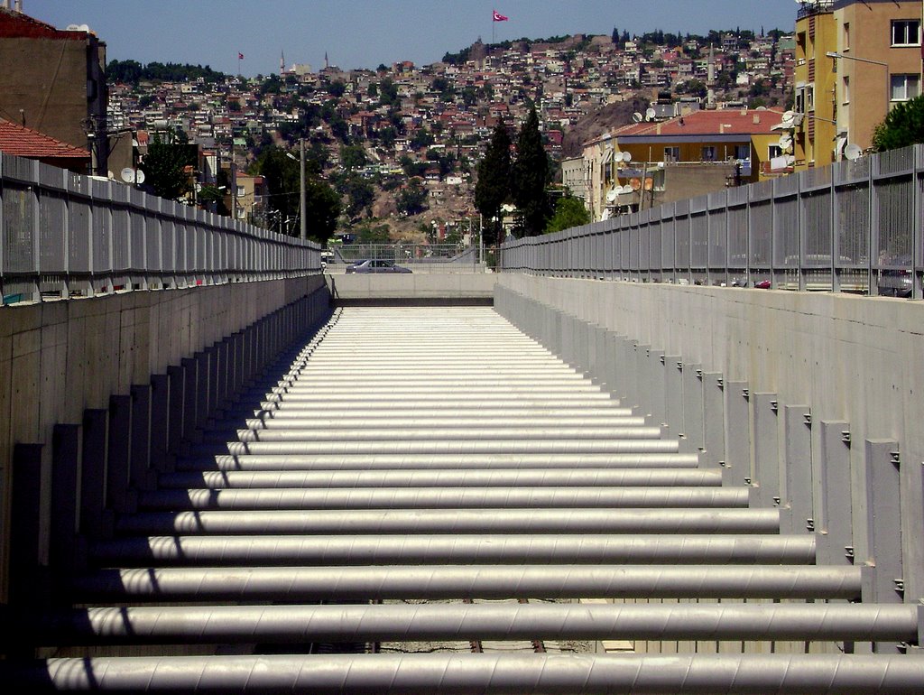 İzmir Şirinyer Metrodan Kadifekale. by TANJU KORAY UCAR