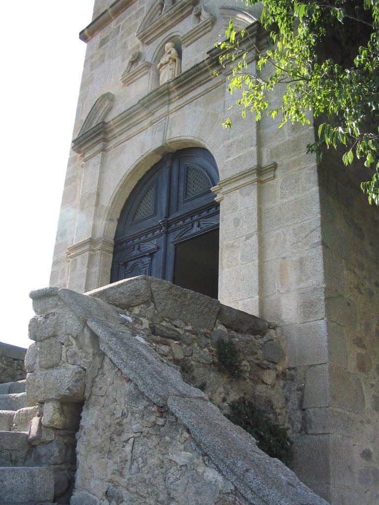 Sul - Entrada Eglise de Eus - Francia by santiul