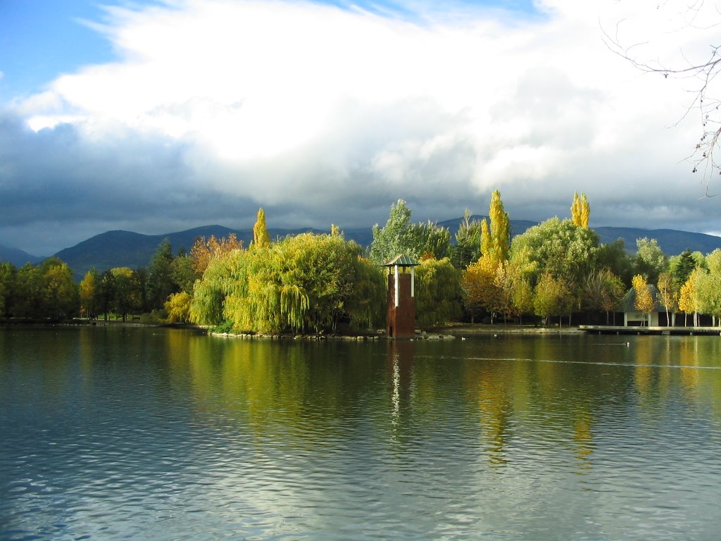 Sul - Capvespre al estany de Puigcerdá by santiul