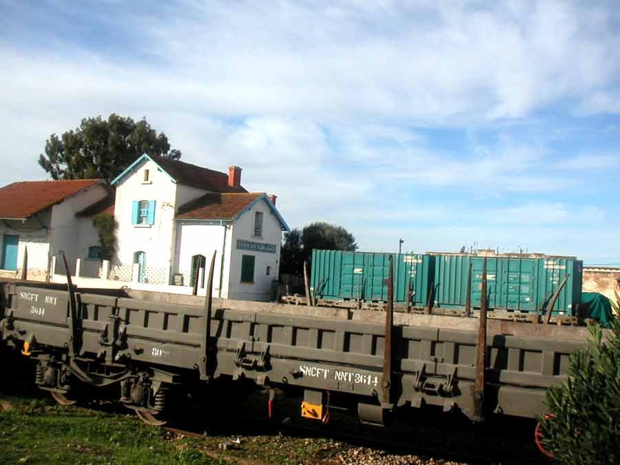 La gare de Tindja by jung-bizertoquébécois