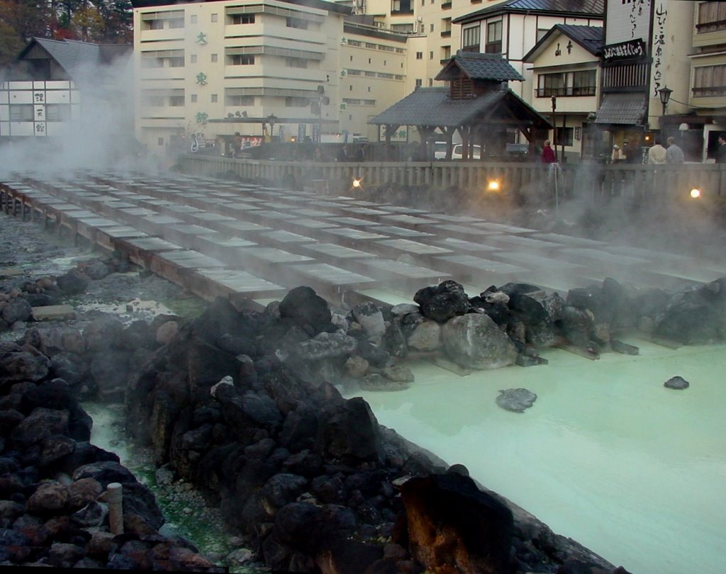 Kusatsu heiße Quellen, hot springs of Kusatsu by Ch Hartman