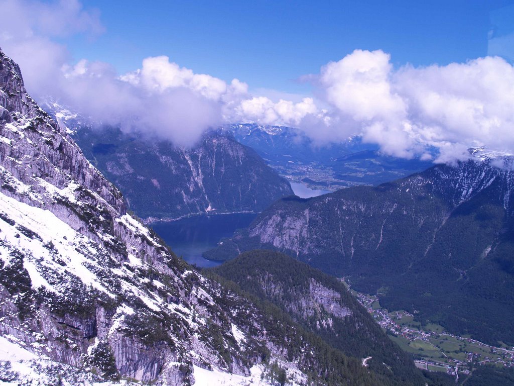 Hallstatts lake , view from the lift station by marekprochy