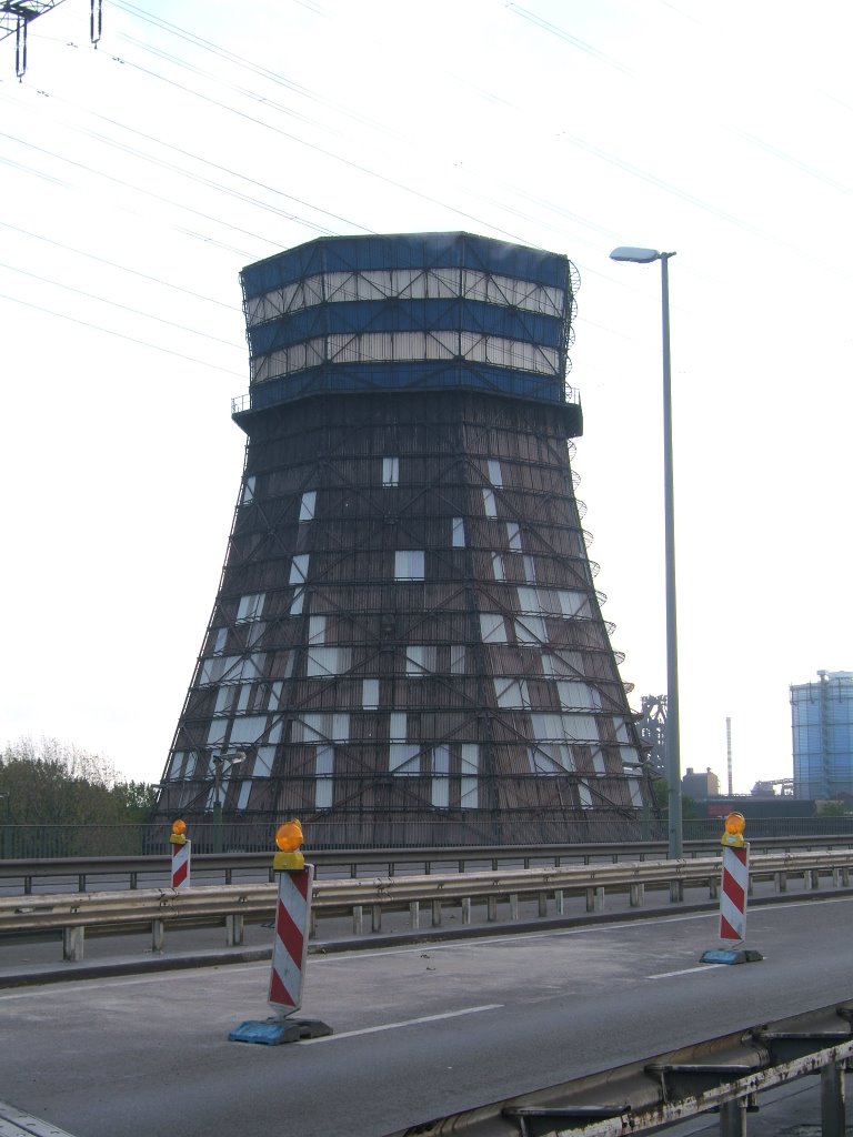 Kühlturm neben der Brücke Alsumer Str. (ThyssenKrupp Steel, Duisburg-Marxloh) / 25.10.2009 by Iceman93 / NO VIEWS!!!