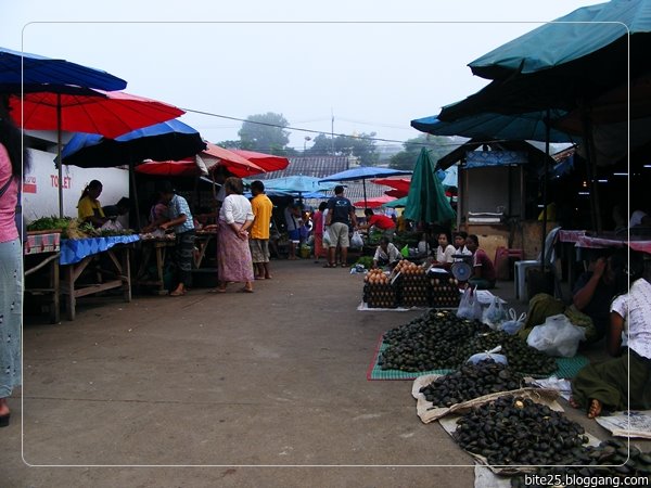 Sangklaburi Market by bite25