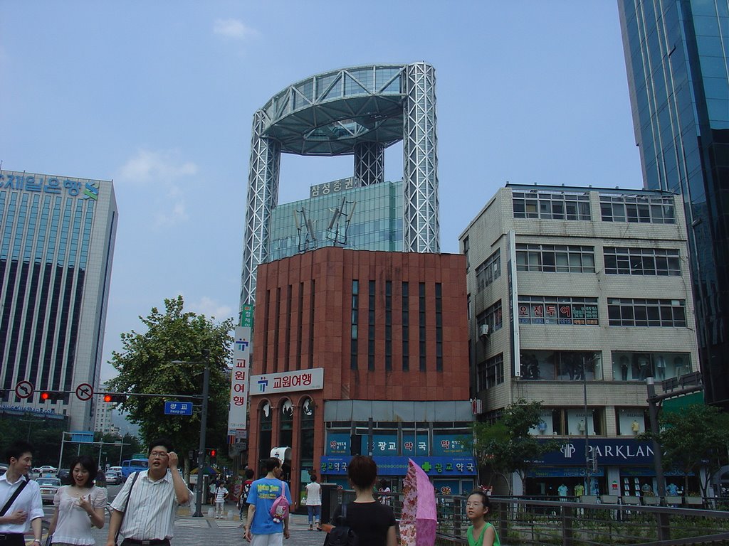 Jongno building by Paul HART