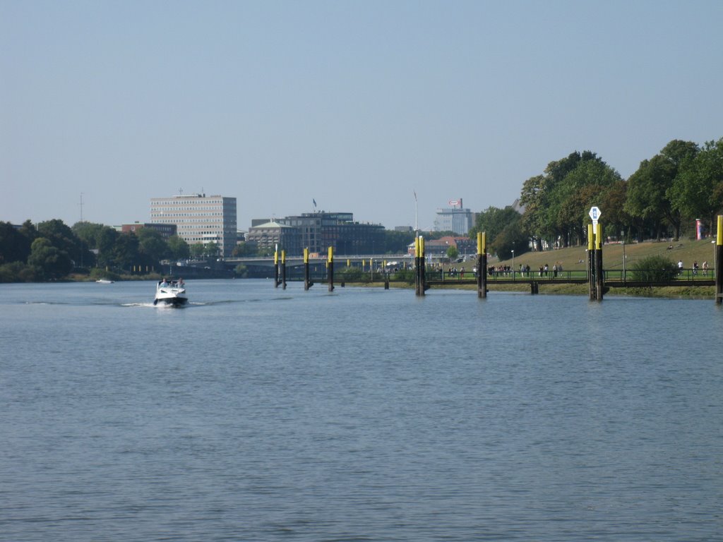 Die Weser in Bremen by gerdb