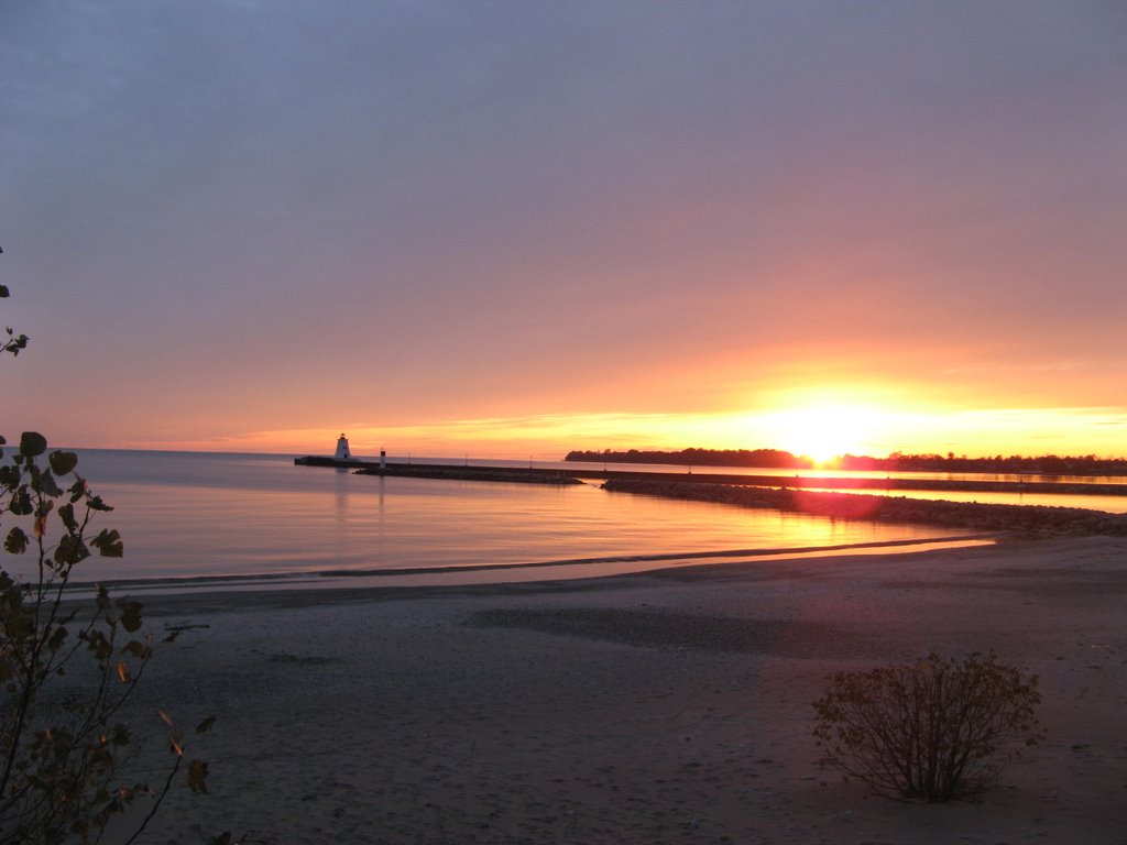 Sunset at Beckley Beach,Canada by Wayne Bleich