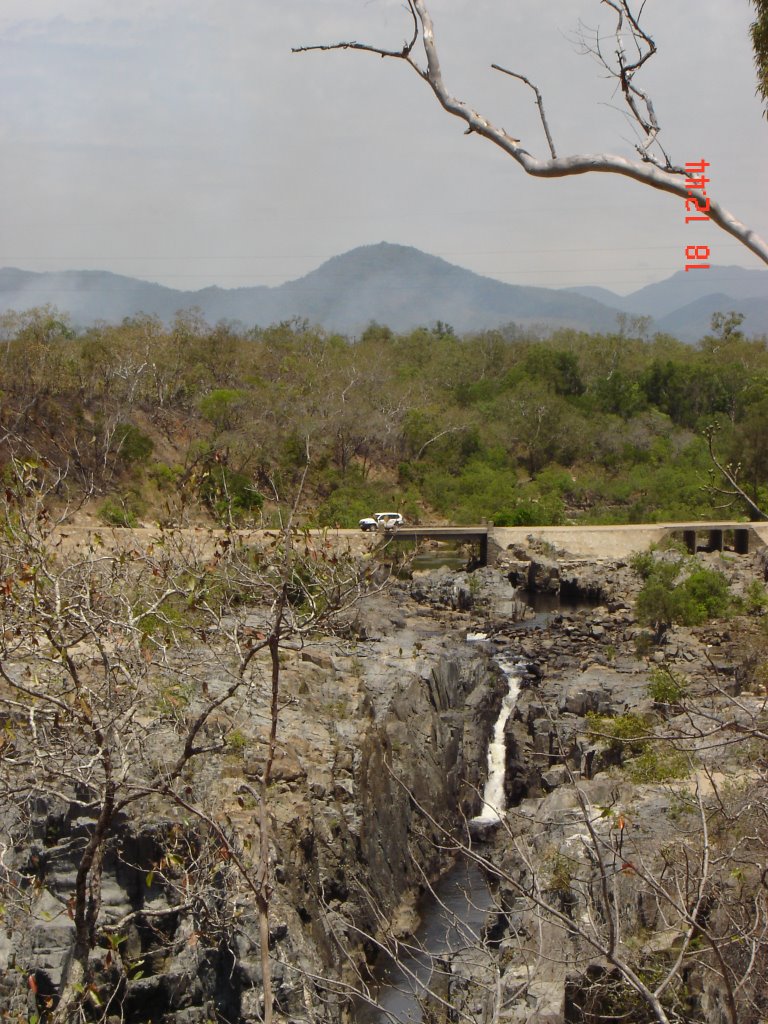 Rocky Annan River Bridge by rosswithoutapaddle@bigpond.com