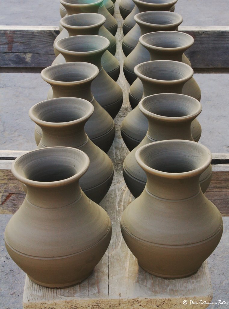 Pottery in Marginea / 3513 by dbotez