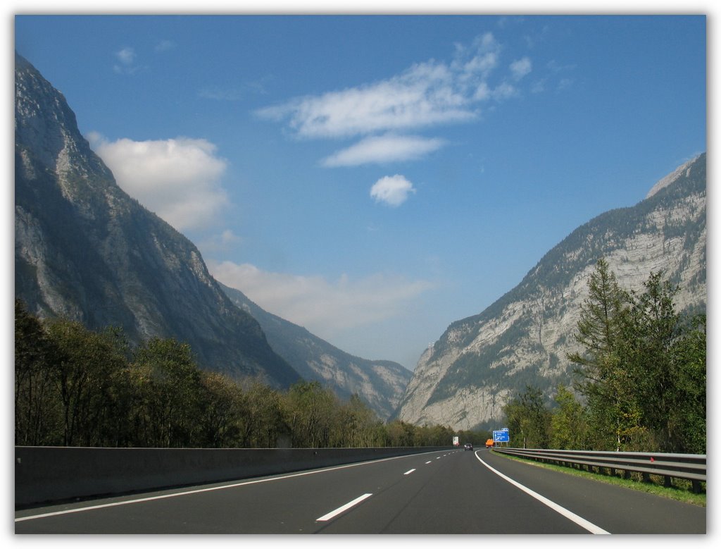 Tauern-Autobahn A10 (03) (000°)● by © Roland