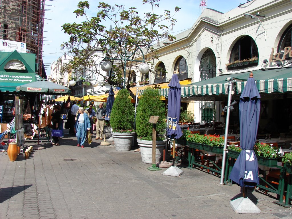 El Mercado del Puerto by Juan Sebastián Echev…