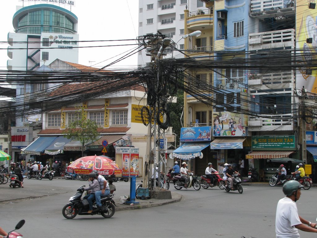 Traliccio elettrico - Saigon by 2 Giuseppe Caterina