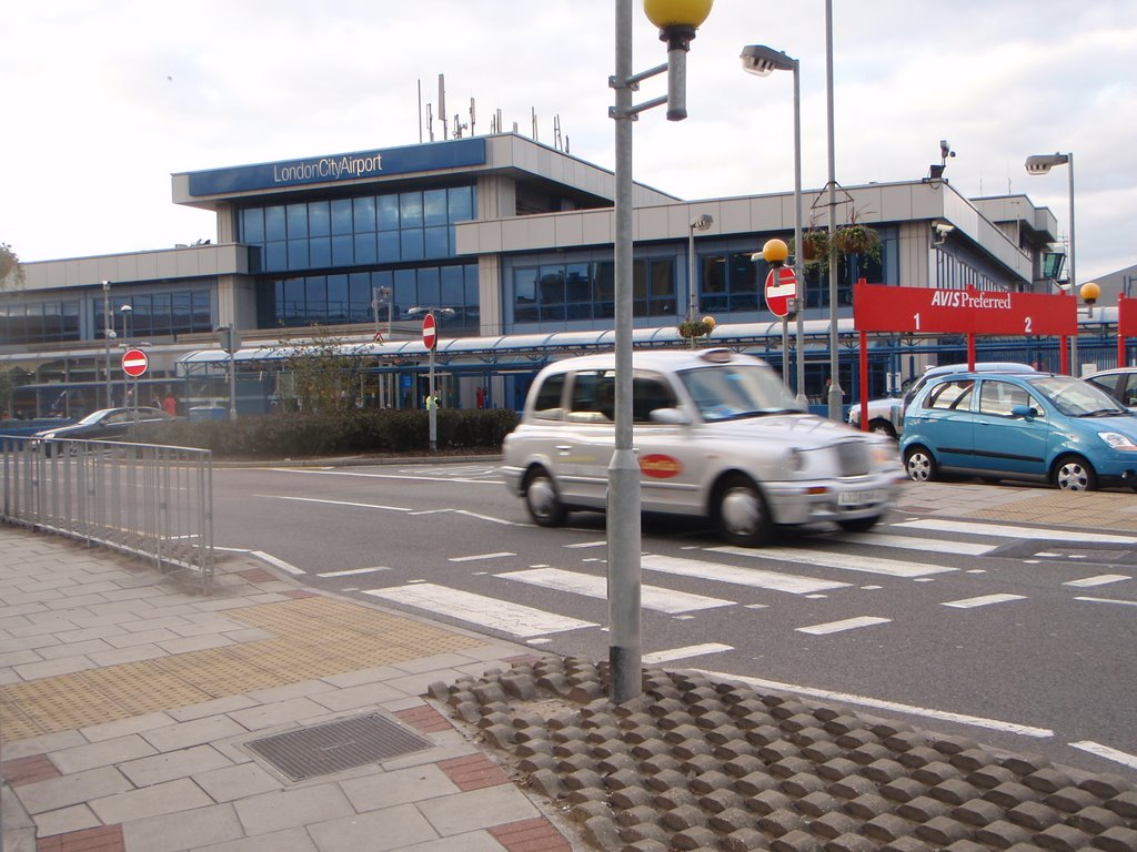 London City Airport (LCY) by Hardy