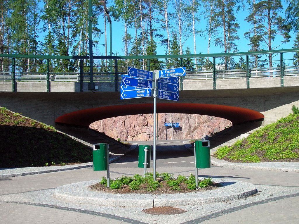 Dustbins for everyone by Petteri Kantokari