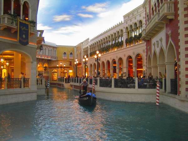 Casino Venecia, Las Vegas by Rafael Aroztegui Peñ…