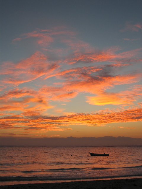 Lever de soleil à Tulum by David Bertizzolo