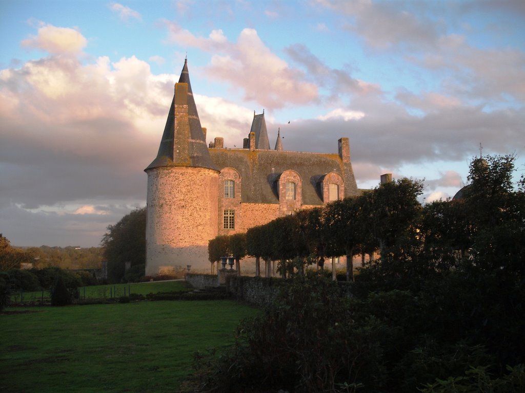 Château des Rochers, Vitré. by Stéphane Simon