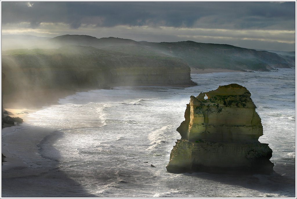 Great Ocean Road - 12 Apostoles by Vladimir Minakov