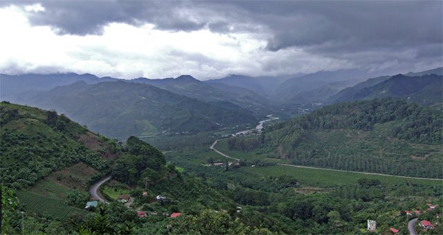 Valle de Orosi_c by Roberto Garcia