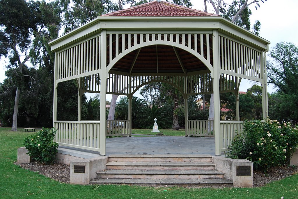 Rotunda feature by Phaedrus Fleurieu