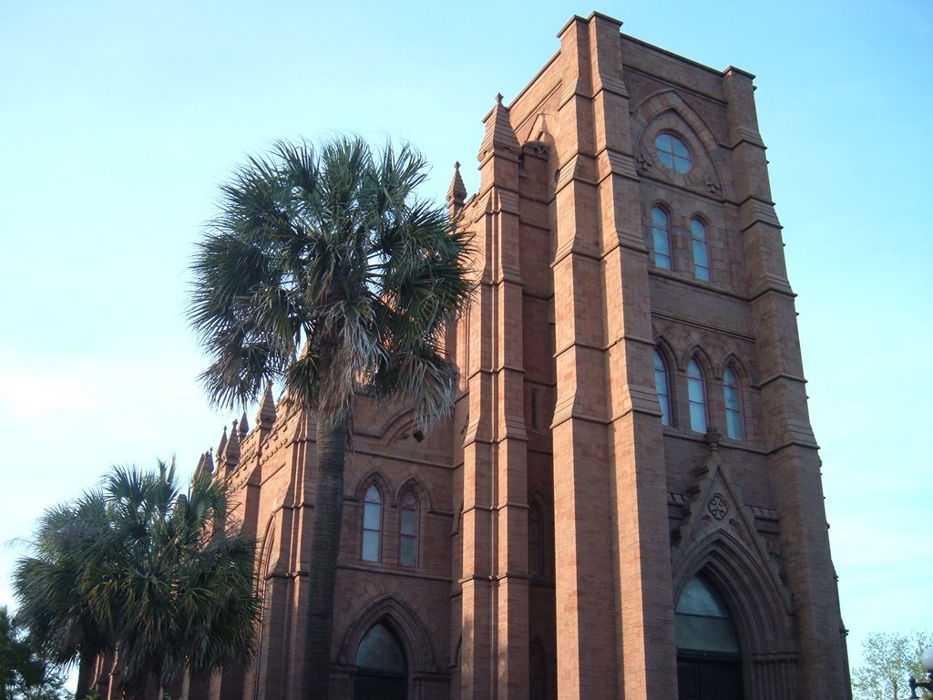 Apr 2006 - Charleston, South Carolina. The Cathedral of St. John The Baptist prior to the addition of the steeple with bells. by BRIAN ZINNEL