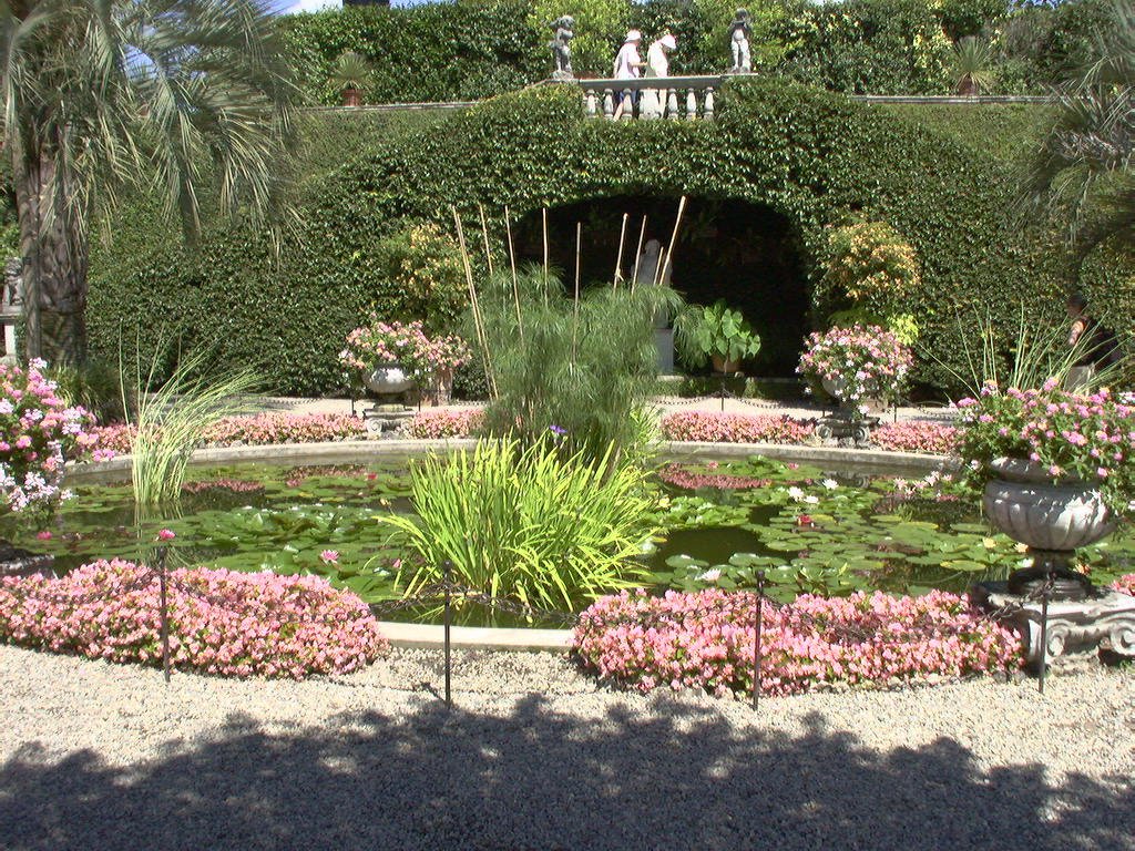 Isola Madre - Jardin-étang by Yvan Menetrey