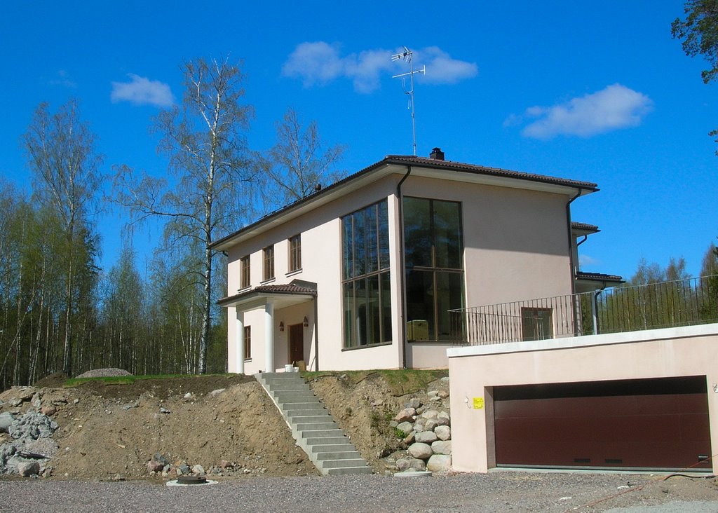 House on top of the hill by Petteri Kantokari