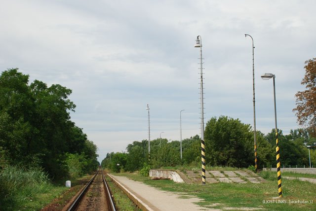 Bahnhof in Březí by (L)OST LINKS