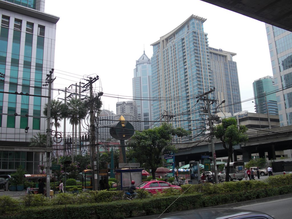 Amazing Thailand Deutsche Bank Building from Sukhumvit road by pivatana