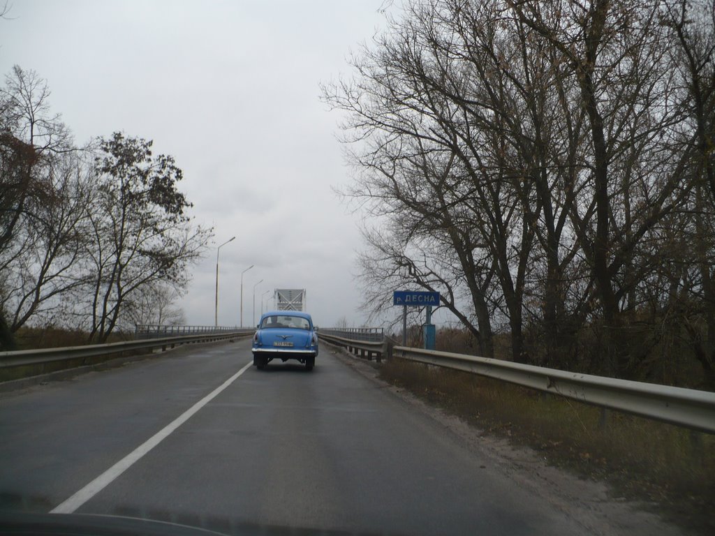 Following old soviet car "Volga" (GAZ-21) toward Chernigov. Just before Desna river. November, 2009 by Ivars Indāns