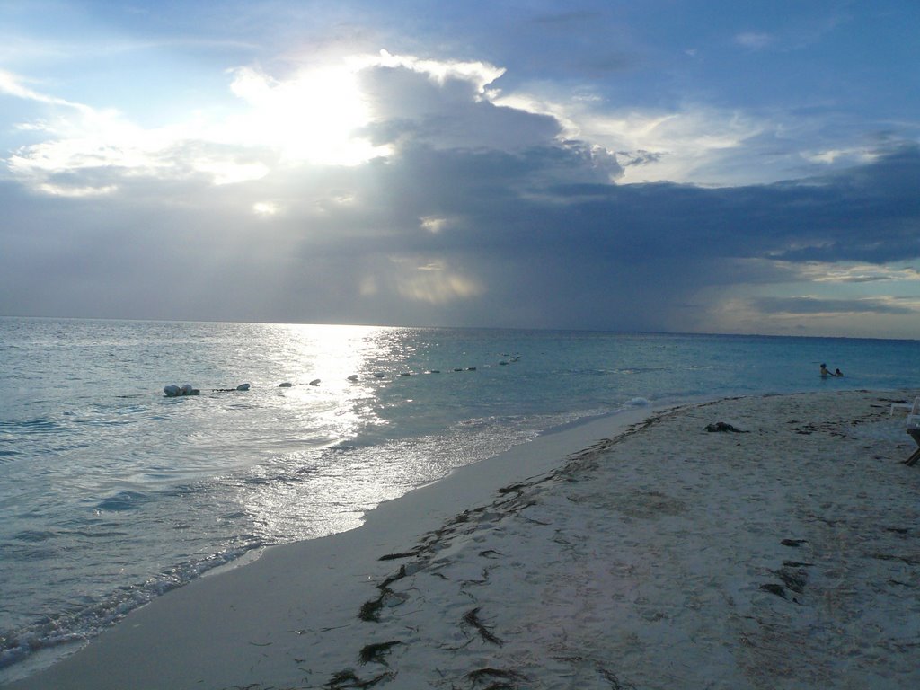 Centro - Supmza. 001, Isla Mujeres, Q.R., Mexico by Daniela Larbanois