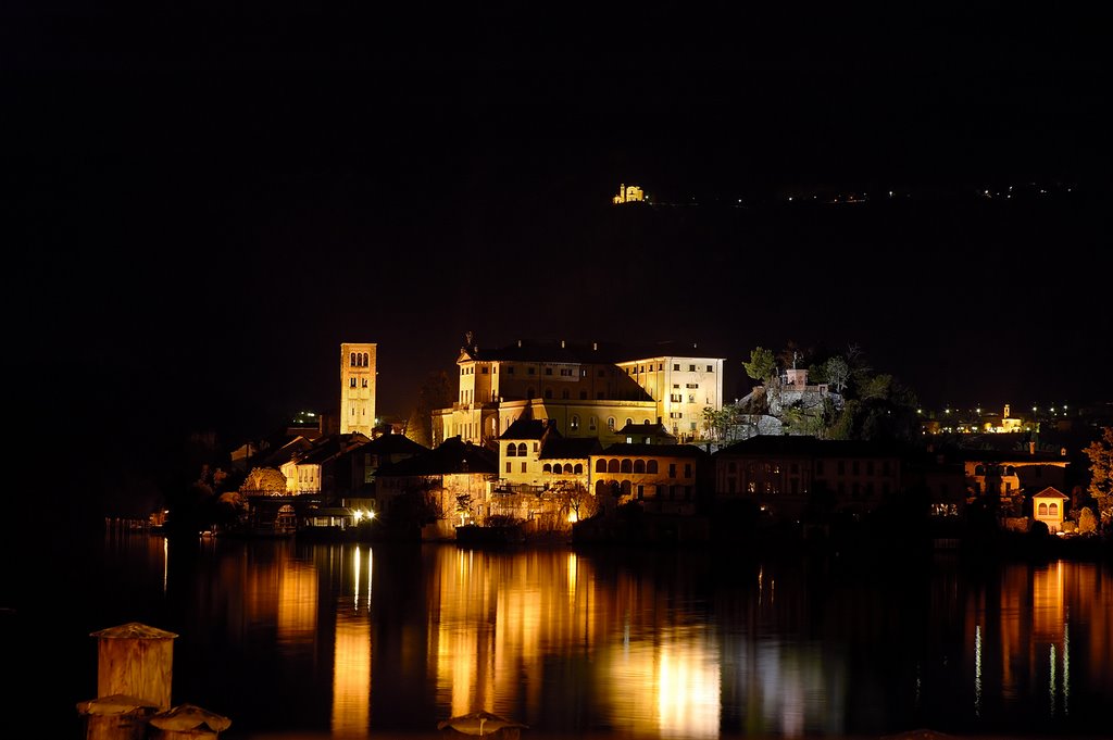 Vista notturna Isola di S.Giulio by Antonio “AntoC” Cerr…