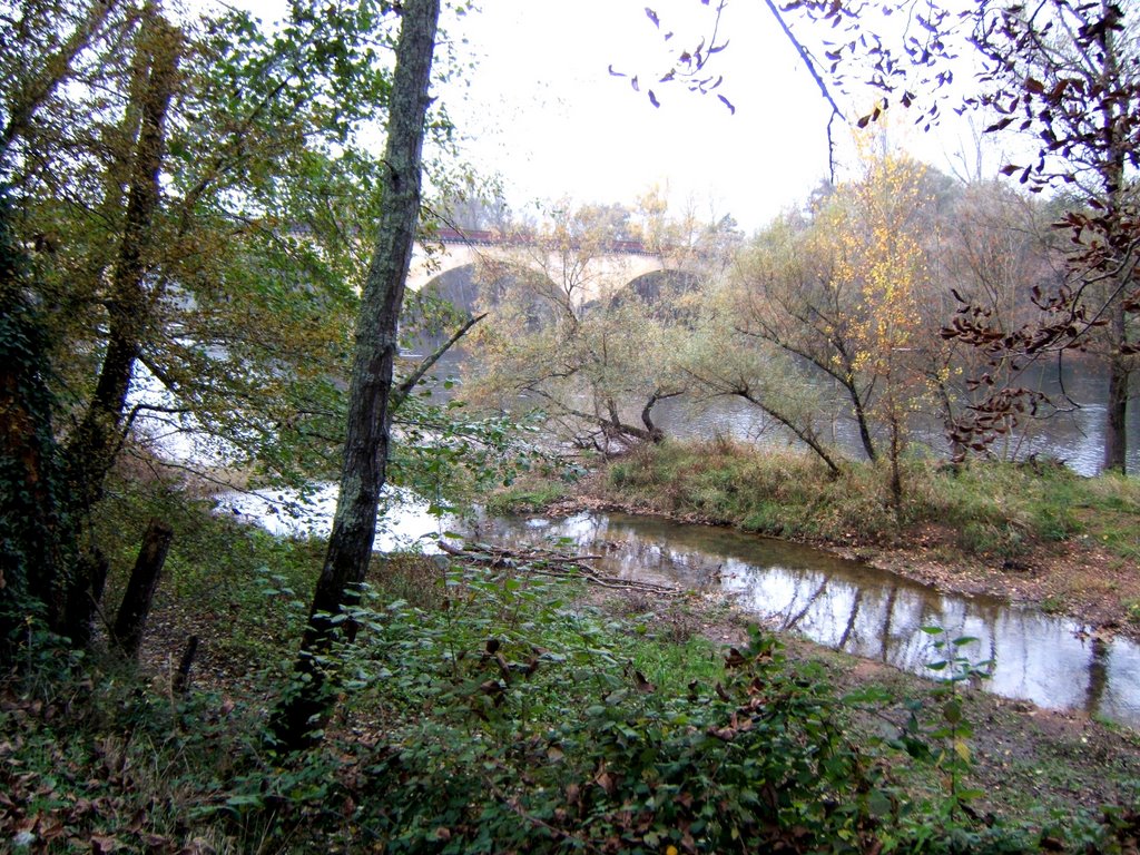 L'ancien pont du chemin de fer, aujourd'hui piste cyclable by DanVerg