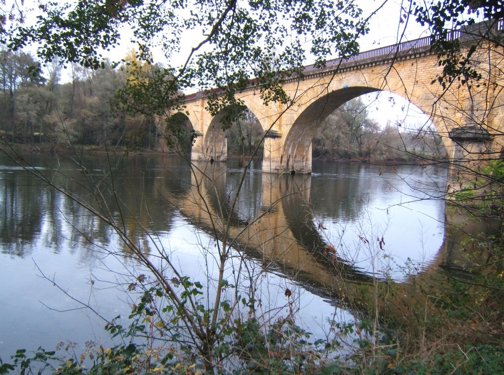 L'ancien pont du chemin de fer, aujourd'hui piste cyclable by DanVerg